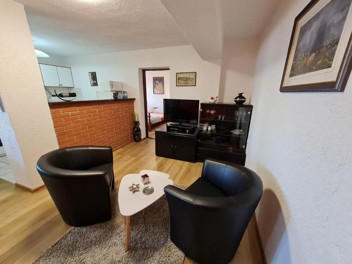 Apartment Marinera Сень Екстер'єр фото